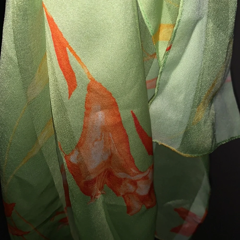 Beautiful Spring Floral scarf - Picture 2 of 4